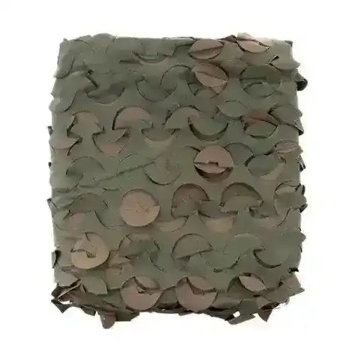 Red de camuflaje Woodland Mil-Tec de 1,4x3m, plegada en bloque compacto sobre fondo blanco