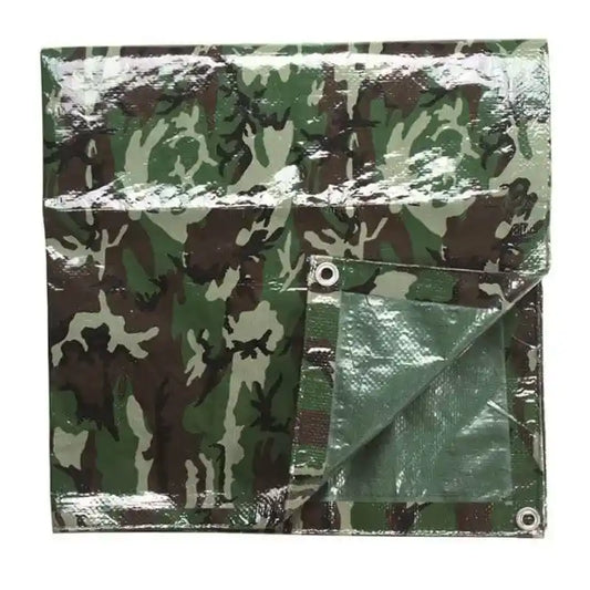 Toldo impermeable universal Mil-Tec con estampado de camuflaje woodland y ojales metálicos.
